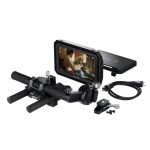 Blackmagic PYXIS Monitor mit aufsteckbarer Gegenlichtblende und flexibler Halterung
